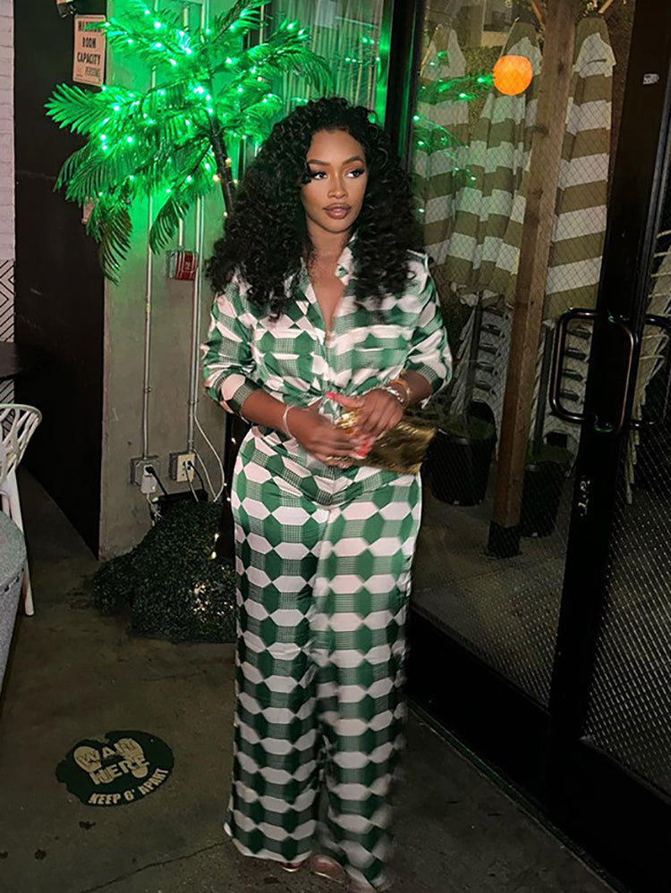 Set aus geometrisch bedruckten Hemden