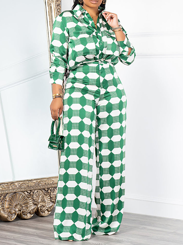 Set aus geometrisch bedruckten Hemden