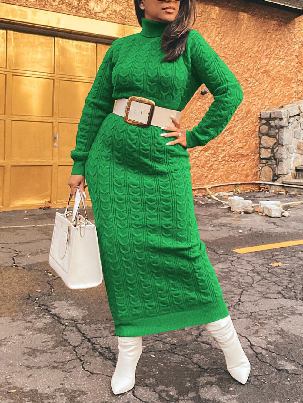 Einfarbiges Strickkleid mit Rollkragen