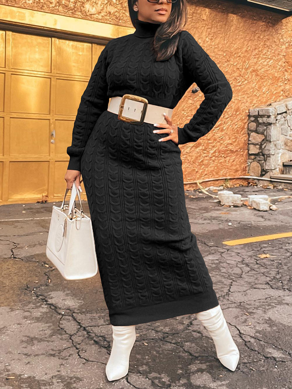 Einfarbiges Strickkleid mit Rollkragen