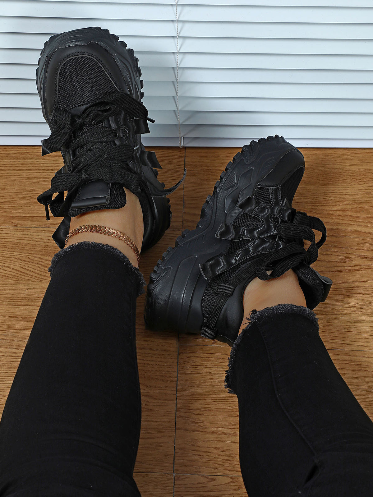 Thick Sole Breathable Mesh Lace-Up Sneakers