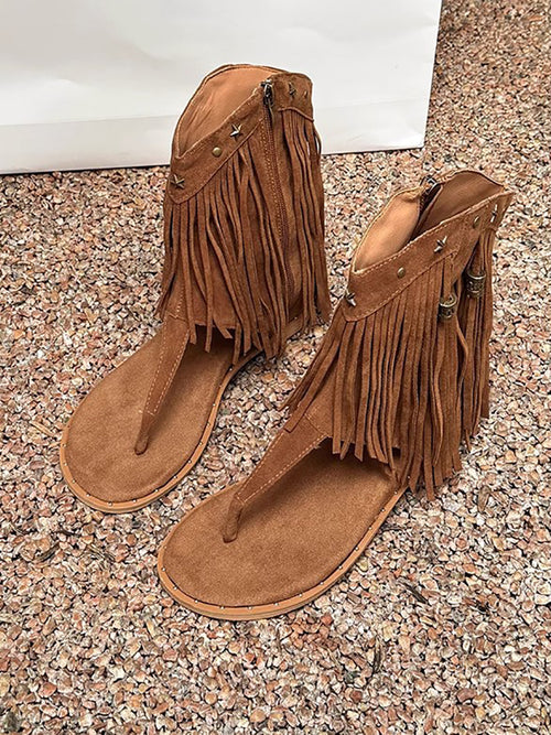 Bohemianische Zehentrenner-Sandalen mit Nieten und Quasten