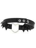 Gothic-Punk-Lederchoker mit Fledermausflügeln und Herzmotiv 